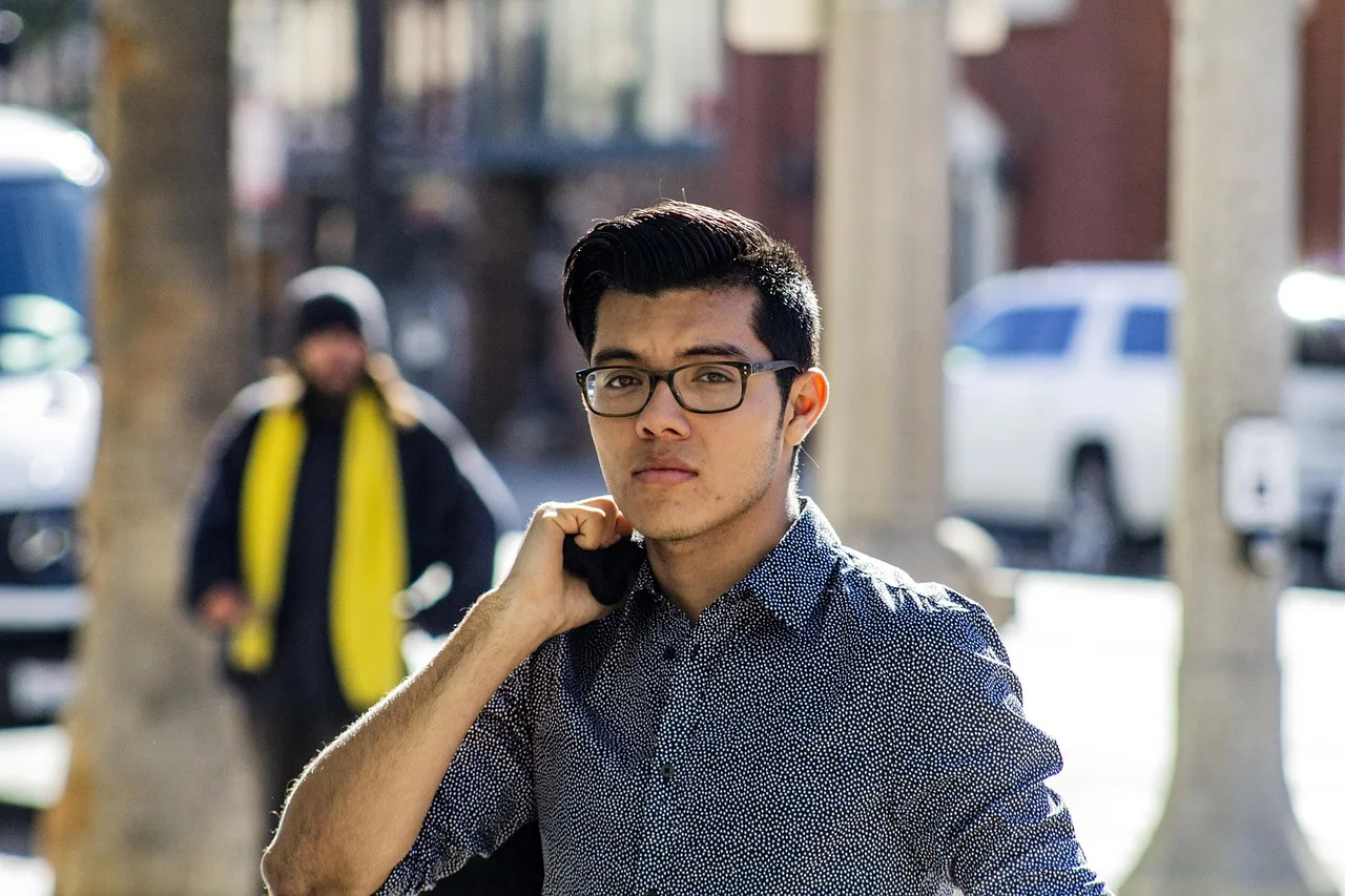 model, hair, downtown, portrait, teenager, male, headshot, headshot, headshot, headshot, headshot, headshot. Headshots and presentation: the neckline, jacket and tone