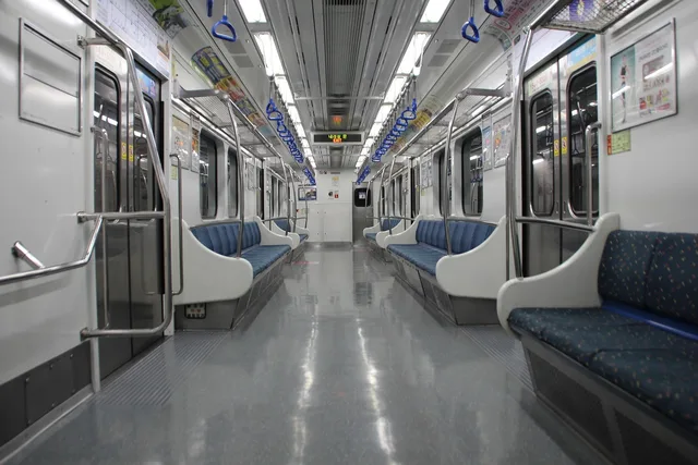 subway, republic of korea, korea subway, train, railroad, traffic, history, coach, electric vehicle, guest room, cabin, korea, korean, commute, railway south korea, commuting, seat, metro, subway, subway, subway, subway, subway, metro. How to choose a work bag by commute, not by trend