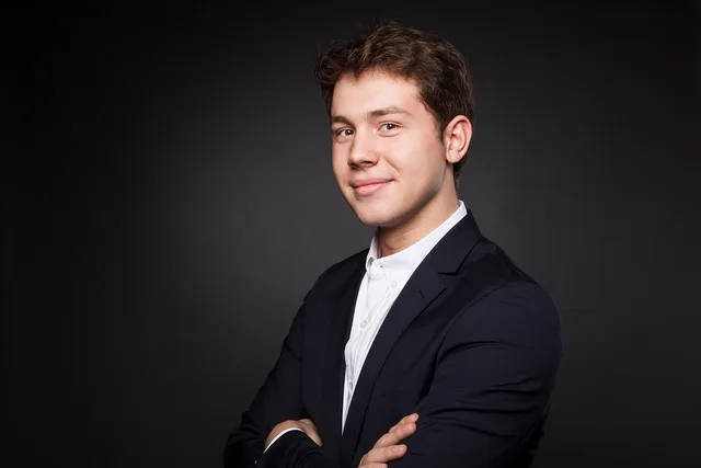 man, suit, portrait, boy, men's suit, jacket, smile, attractive, pose. 6 things nobody tells you about men's professional wear examples