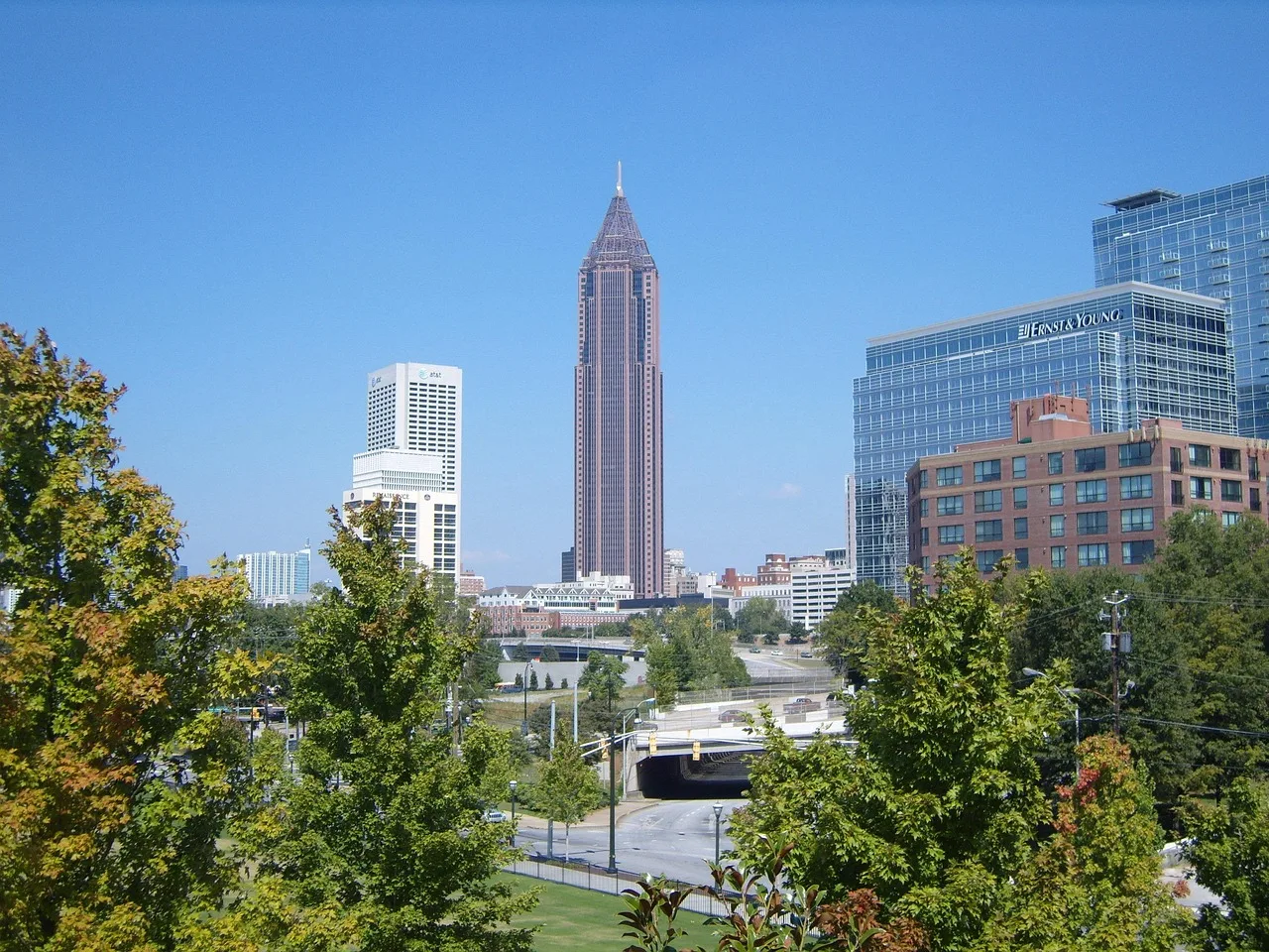 atlanta, downtown, skyline, urban, cityscape, skyscrapers, buildings, cities, nature, city, georgia, towers, tall, outside, trees, sky, architecture. Professional Workwear Atlanta: Dress Codes and Climate