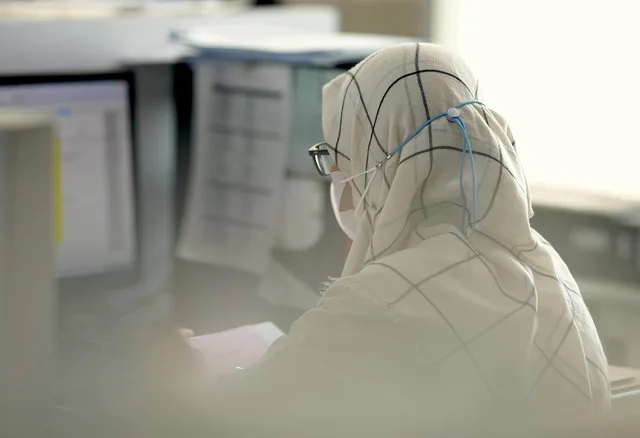 woman, administrator, computer, concentration, hijab, mask, muslim, hijab, hijab, hijab, hijab, hijab, muslim, muslim, muslim. Religious accommodation and workplace dress codes in Illinois