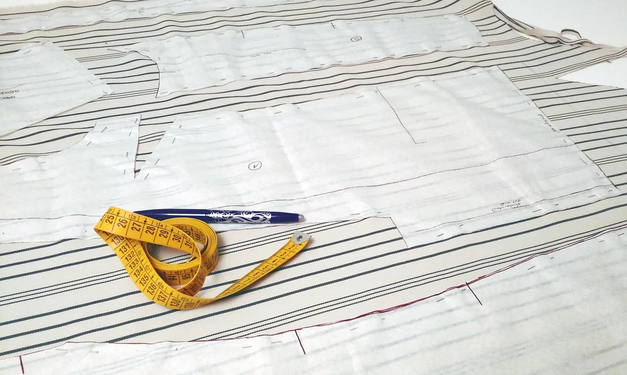sewing, pattern, patterns, fashion, apparel, measuring tape, design, plot, geometry, cloth, stripes, textiles, crafts, sewing, sewing, sewing, sewing, sewing, apparel. How women's professional wear style is built: darts, princess seams, linings and vents