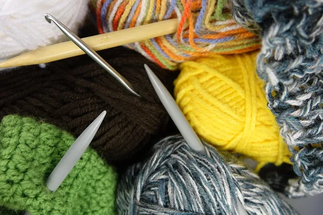 wool, knit, cat's cradle, handwork, knitting needles, multicoloured, hobby, knitting, green, crochet, colour, stocking, white, knitting, crochet, crochet, crochet, crochet, crochet. Work dresses: knit against woven, and the fiber label that decides fit